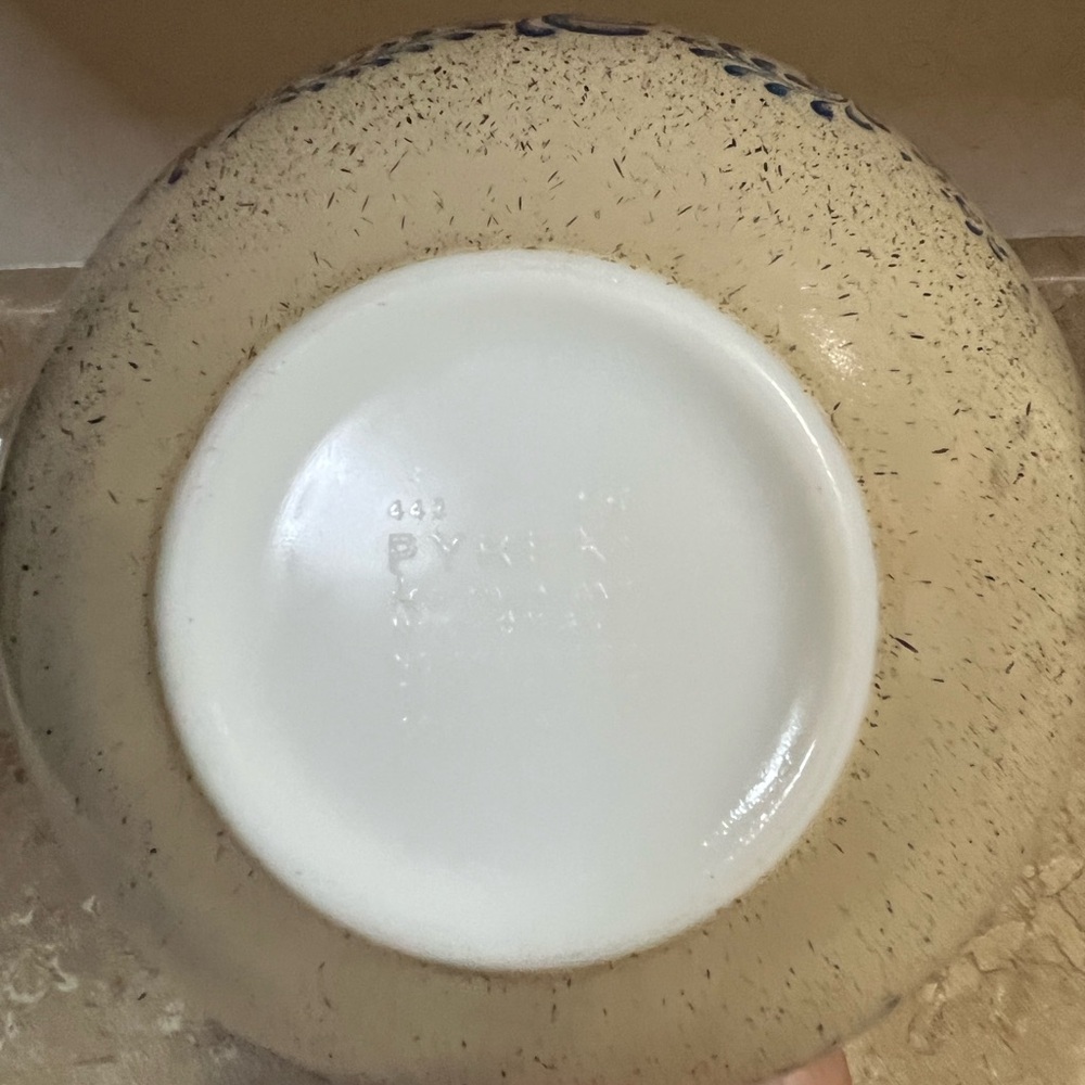Pyrex Homestead bowl - Picture 3 of 3